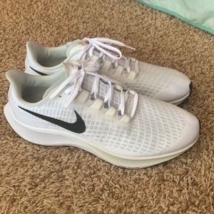 LIKE NEW Nike Zoom Pegasus 37